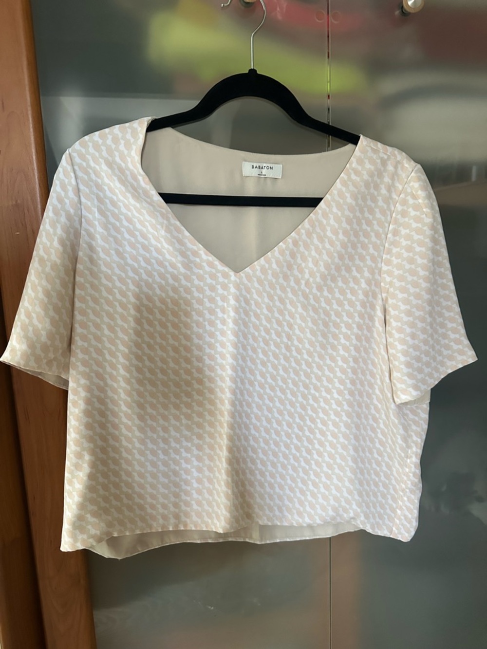 Babaton Cream Geometric V-Neck Short Sleeve Top